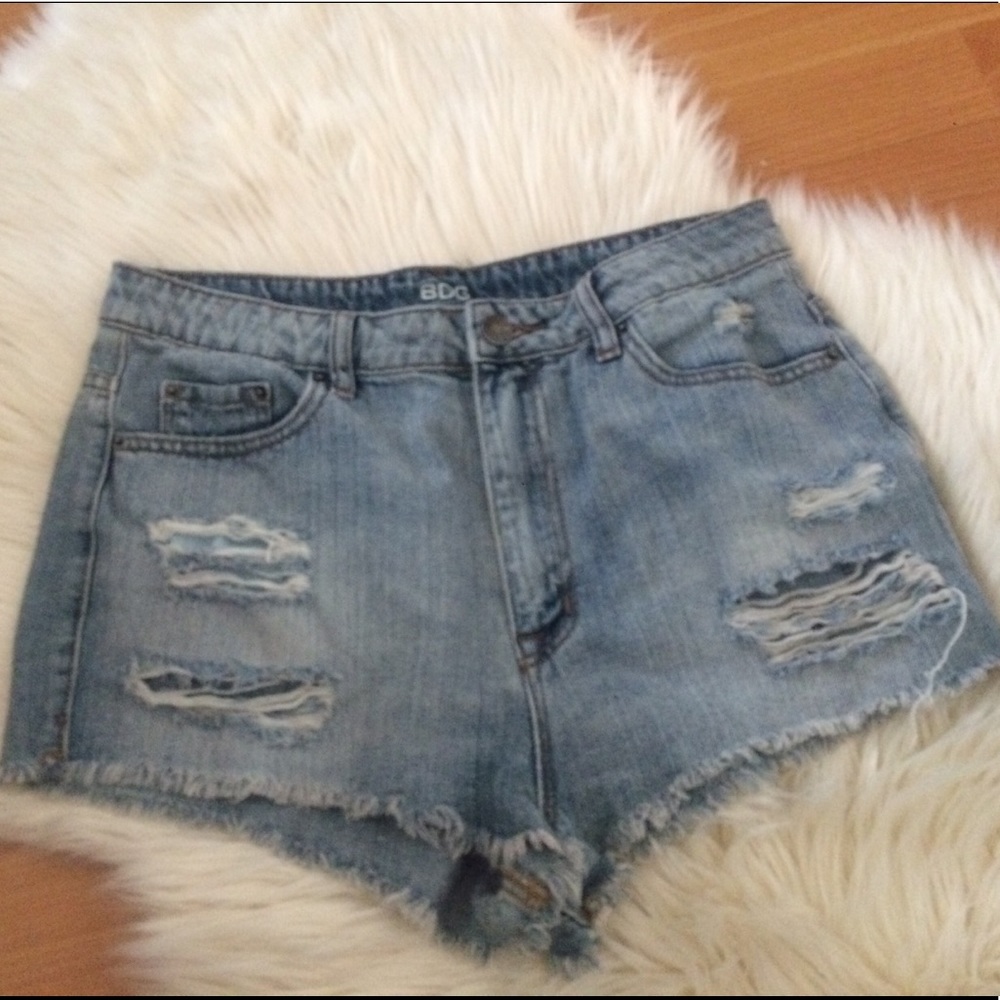 Urban outfitters •BDG 🌿 Light Wash Cut off Shorts